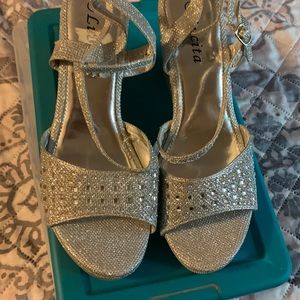 Brand new size 9 shoes